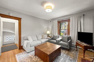 15 Hollis St, Unit #2 in Cambridge, MA - Foto de edificio - Building Photo