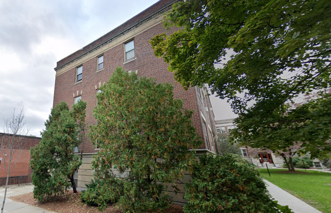 15 Alton Pl, Unit 5 in Brookline, MA - Building Photo - Building Photo