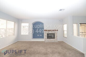 625 Sumner Way in Oceanside, CA - Building Photo - Building Photo