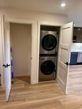 608 Montana Ave in Santa Monica, CA - Building Photo - Building Photo