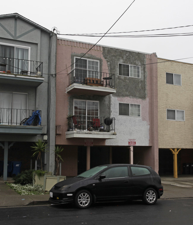 676 Sylvan St in Daly City, CA - Building Photo - Building Photo