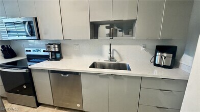 5339 Treetops Dr in Naples, FL - Foto de edificio - Building Photo