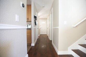 277 Hidden Creek Ct in Martinez, CA - Building Photo - Building Photo
