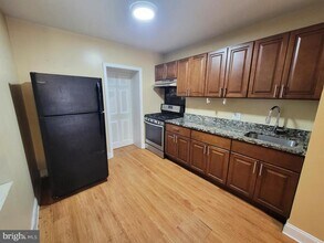 923 E Schiller St in Philadelphia, PA - Building Photo - Building Photo