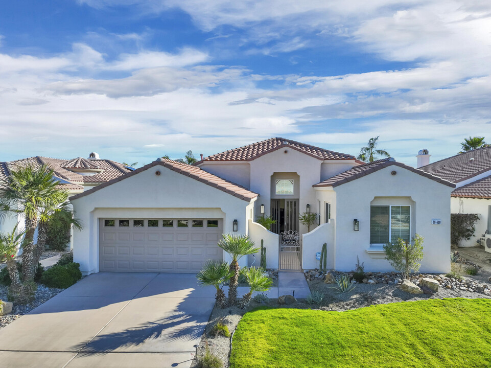 50530 Los Verdes Wy in La Quinta, CA - Foto de edificio