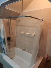 1120 E Jackson St, Unit 1120 E Jackson St # 1 in Joliet, IL - Foto de edificio - Building Photo