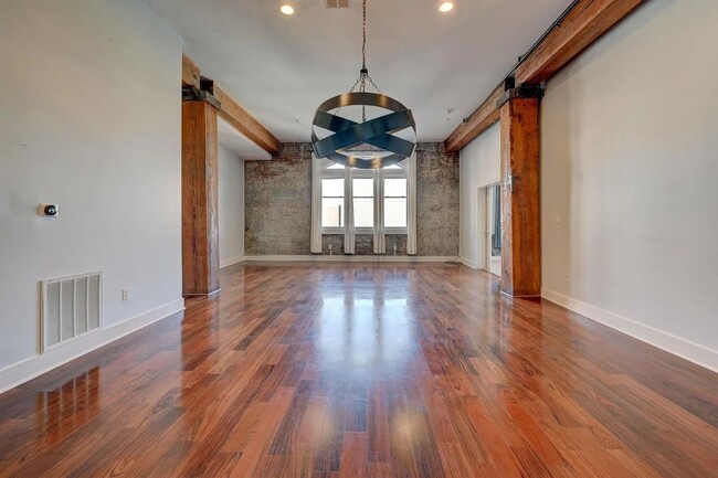 435 S Front St, Unit 308 in Memphis, TN - Foto de edificio - Building Photo