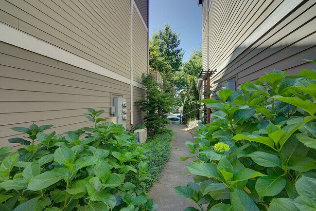 1704 14th Ave in Seattle, WA - Building Photo - Building Photo