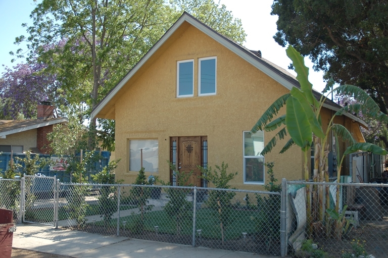 330 Walnut St in Santa Paula, CA - Building Photo