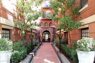 1829 NW Lovejoy St in Portland, OR - Building Photo