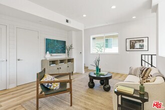 14651 W Sara Ln in Los Angeles, CA - Building Photo - Building Photo