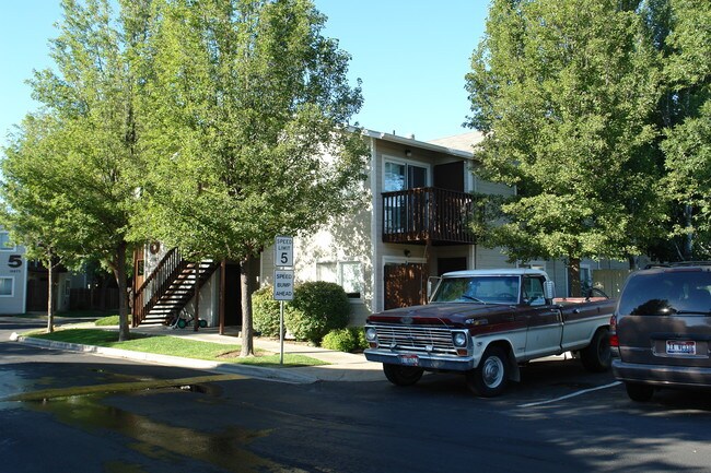 Syringa Village Apartments in Boise, ID - Building Photo - Building Photo