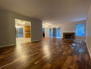 1868 W Phillips Dr in Pomona, CA - Foto de edificio - Building Photo