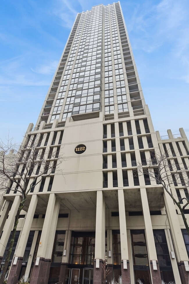 property at 1122 N Clark St