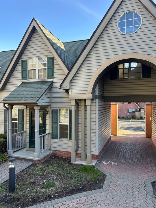 201 Walnut Grove in East Stroudsburg, PA - Building Photo