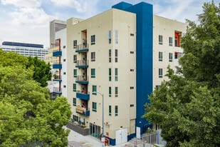 748 S Irolo in Los Angeles, CA - Building Photo
