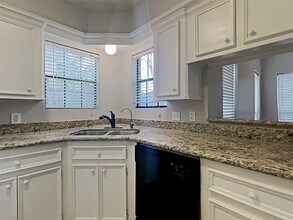 124 April Wind Dr E in Montgomery, TX - Building Photo - Building Photo