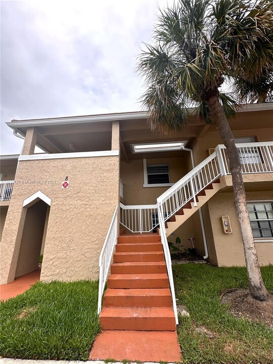 910 Twin Lakes Dr, Unit 8-K in Coral Springs, FL - Building Photo