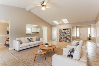 4751 Southern Pacific Dr in Jacksonville, FL - Building Photo - Building Photo