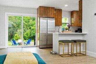 11807 Oakwood Dr in Austin, TX - Building Photo - Building Photo