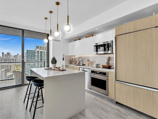 property at 121 NE 34th St