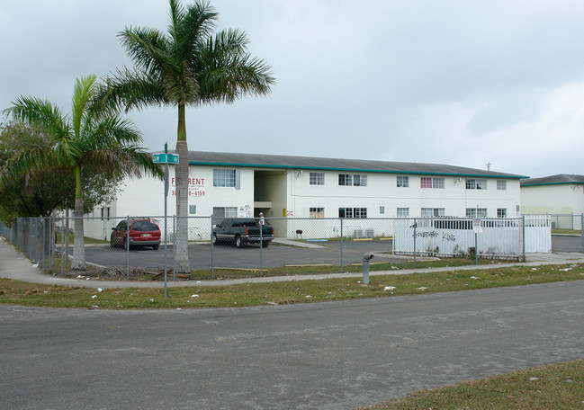 Homestead Gardens II in Homestead, FL - Building Photo - Building Photo