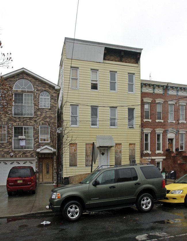 20 Jefferson Ave in Jersey City, NJ - Foto de edificio - Building Photo