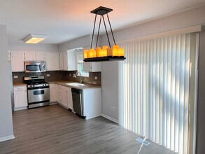 1164 Lakewood Cir in Naperville, IL - Building Photo - Building Photo