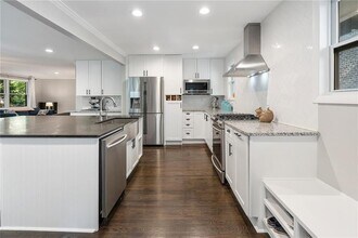 486 Lakeshore Dr NE in Atlanta, GA - Building Photo - Building Photo