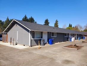 861-893 Chemawa Rd N in Salem, OR - Building Photo - Building Photo