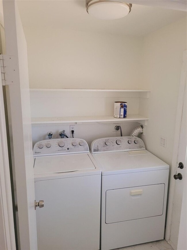 770 NE 38th St in Oakland Park, FL - Building Photo - Building Photo