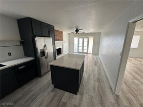 4364 Annie Oakley Dr in Las Vegas, NV - Building Photo - Building Photo