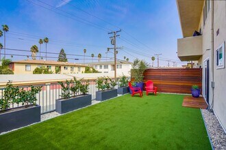 621 E 99th St in Inglewood, CA - Foto de edificio - Building Photo