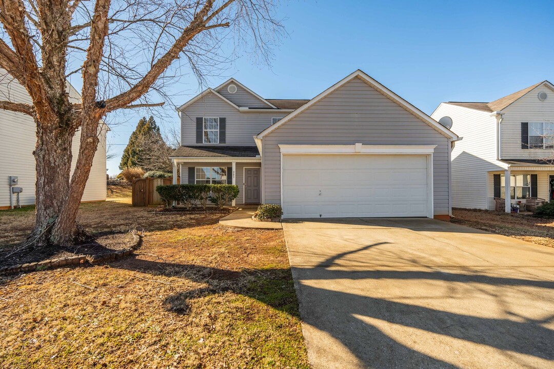 203 Night Heron Dr in Simpsonville, SC - Building Photo