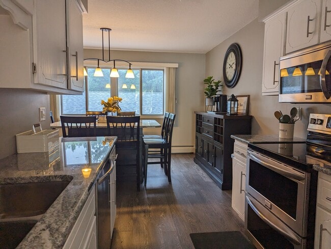 property at 2520 Le Homme Dieu Hts NE