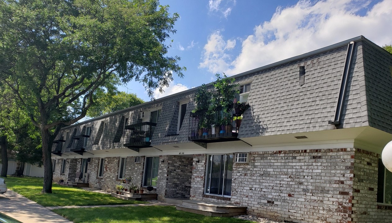 Meadowview Village Apartments in Sussex, WI - Building Photo