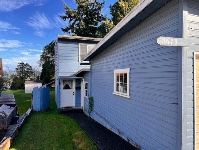 2673-2675 Stanton St in North Bend, OR - Building Photo - Building Photo