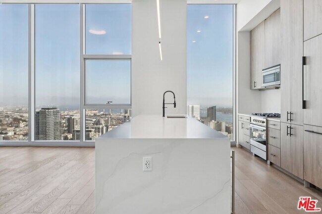800 Broadway in San Diego, CA - Building Photo - Building Photo