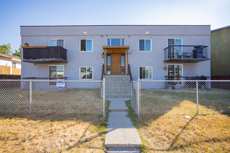 4516 75 St NW in Calgary, AB - Building Photo - Building Photo