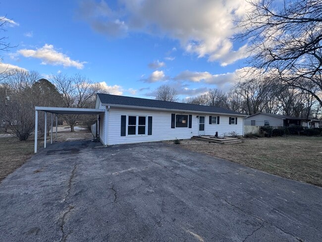 property at 4426 S Creek Dr