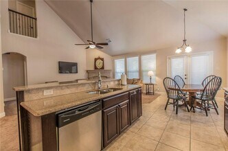 2121 Timothy Dr in McKinney, TX - Foto de edificio - Building Photo