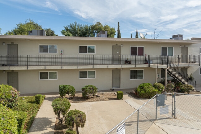 Belvedere Apartments in Porterville, CA - Foto de edificio - Building Photo