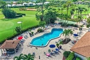 30 Glades Blvd in Naples, FL - Building Photo
