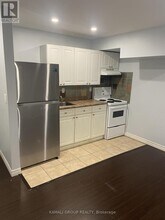 156 Townsgate Dr in Vaughan, ON - Building Photo - Building Photo
