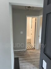 623 N Highland Dr in Independence, MO - Building Photo - Building Photo