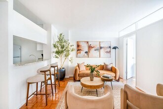 350 W 43rd St, Unit SI ID1471717P in New York, NY - Building Photo - Building Photo