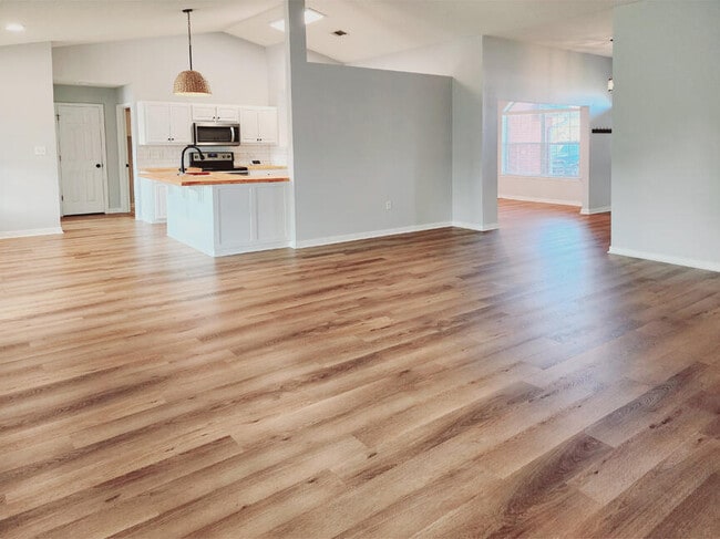 9848 Parker Lake Cir in Navarre, FL - Building Photo - Building Photo