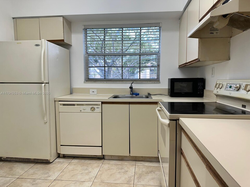 840 Cypress Park Way in Pompano Beach, FL - Building Photo