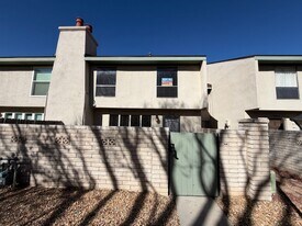 7465 Prairie Rd NE in Albuquerque, NM - Building Photo