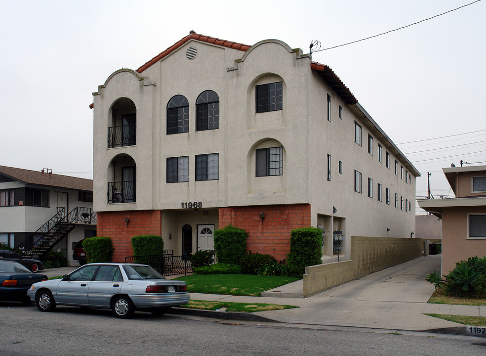 11968 York Ave in Hawthorne, CA - Building Photo